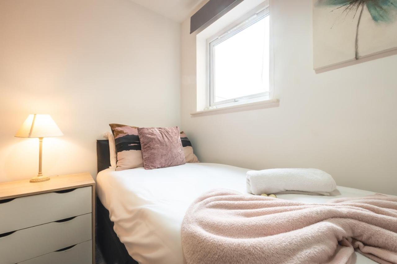 Best Price! Large Spacious 2 Bed Apartment - King Size Or Single Beds, Sofabeds, Smart Tvs, Free Parking Southampton Exteriör bild